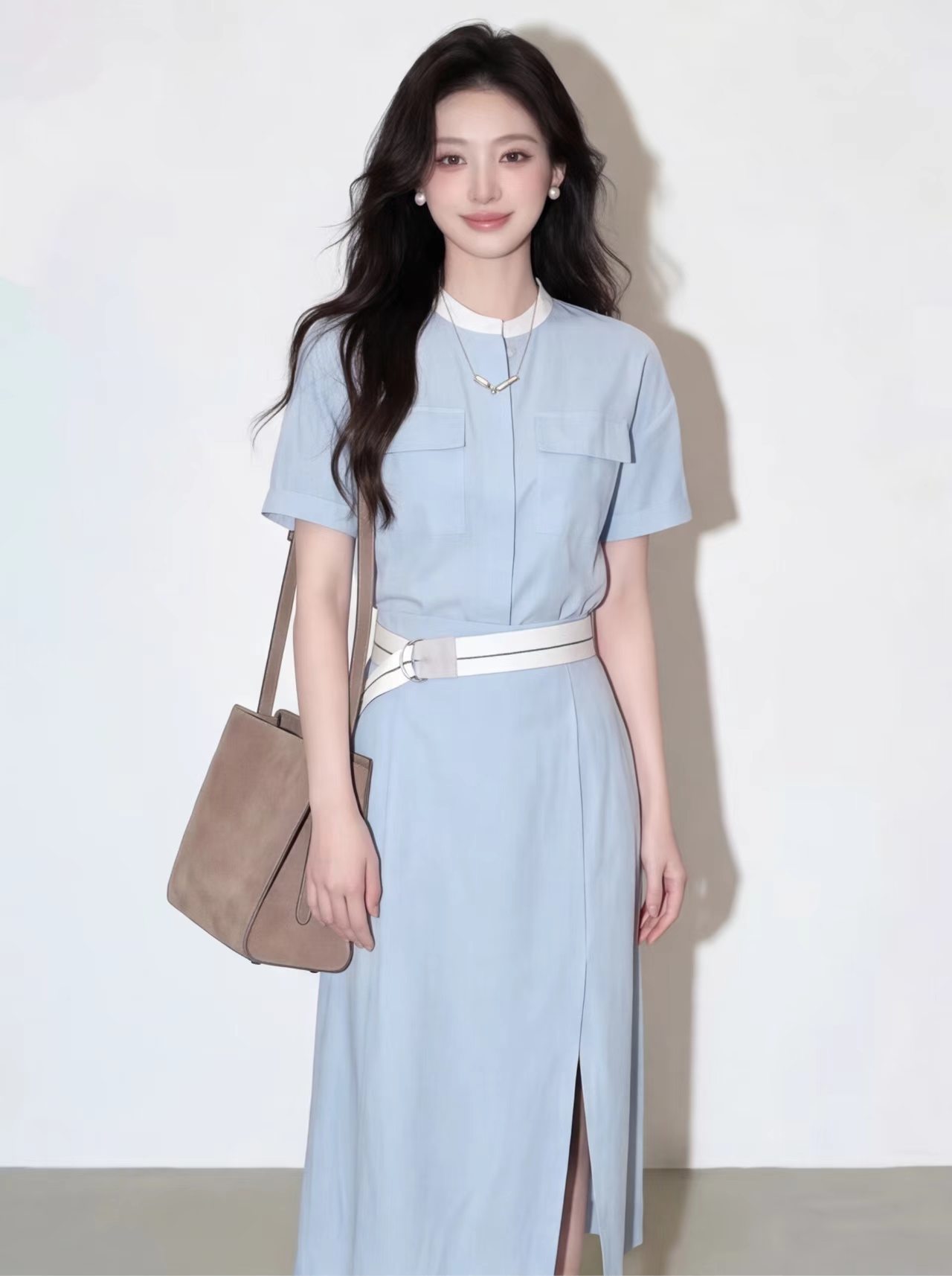 여름 하늘색 스탠드 칼라 반팔 워크웨어 치마 배색 화이트 벨트 이전 트임 부드러운 출퇴근 품격 치마