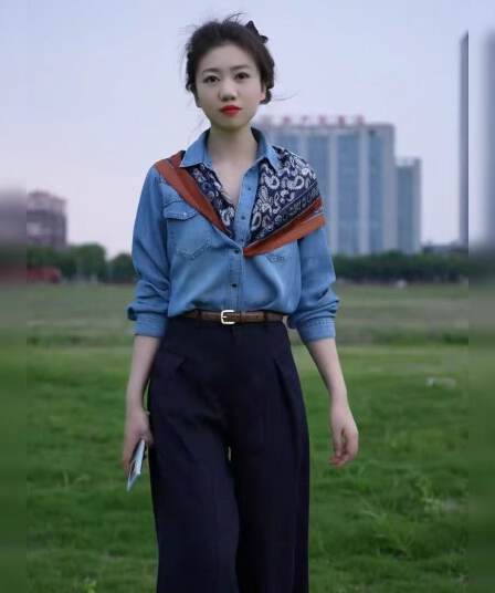 올해 인기 파란색 자외선 차단 데님 여성 셔츠 빛 럭셔리 고급 센스 프랑스식 사소한 작은 셔츠 출퇴근 착용 잡아라. 의류