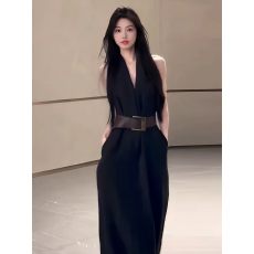 批发法式高级感挂脖V领无袖连衣裙女夏季新款赫本风气质绝美背心长裙