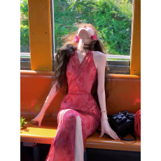 批发法式纯欲风<b class='q'>挂</b><b class='q'>脖</b>绑带V领<b class='q'>连衣裙</b>女2026春夏新款度假风绝美包臀长裙