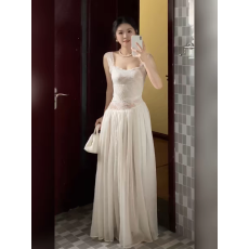 批发法式白色蕾丝吊带<b class='q'>连衣裙</b>女夏季海边度假巨好看气质修身露背长裙子