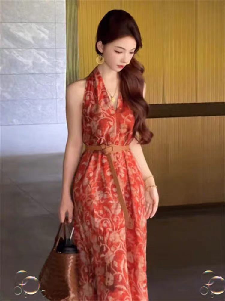 2026 여름 새로운 프랑스식 휴가 바람 품격 프린트 민소매 드레스 여성 의류 느긋한 섹시함 허리 수축 롱 스커트