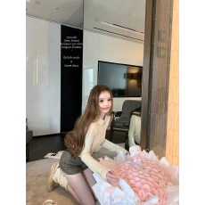 批发迟<b class='q'>伞</b><b class='q'>伞</b>26/ss 赫兹大道 奶油黄镂空翻领针织衫+格纹短<b class='q'>裙</b>裤套组