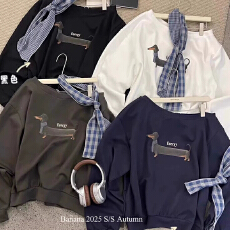 批发韩国东大门秋季新款美式复古小狗印花斜领露肩宽松百搭休闲卫衣女