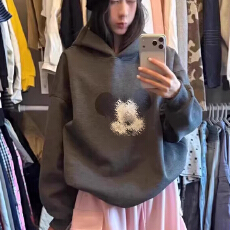 批发十三行2025秋冬新款韩版宽松休闲百搭卡通印花连加绒帽卫衣女