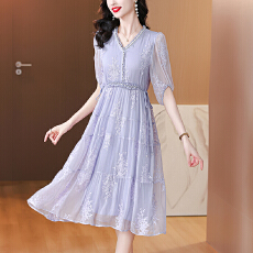 批发真丝<b class='q'>连衣裙</b>女2026年夏日新款v领法式风情淑女绣花<b class='q'>桑蚕丝</b>长裙