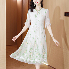 批发重磅真丝刺绣绣花<b class='q'>连衣裙</b>女夏2026新款收腰抽绳桑蚕丝中长款裙子