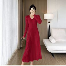 批发小众减龄V领长袖针织<b class='q'>连衣裙</b>女秋冬季遮肉显瘦打底过膝A字毛衣长裙