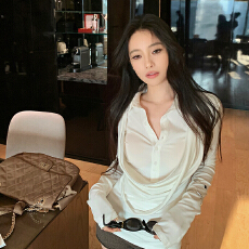 批发秋荡领拼接假两件修身长袖<b class='q'>T</b><b class='q'>恤</b><b class='q'>衬衫</b>女设计感气质上衣