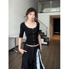 批发【随心裁】纯欲辣妹大方领金扣五分袖上衣女夏季超火的<b class='q'>打底衫</b>