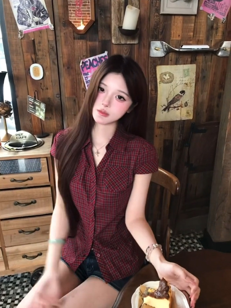 핫걸 체크무늬 반팔 셔츠 여름 고급 센스 몸매 가꾸기 슬림해 보이는 허리 수축 긍정적 인 어깨 주머니 맨위
