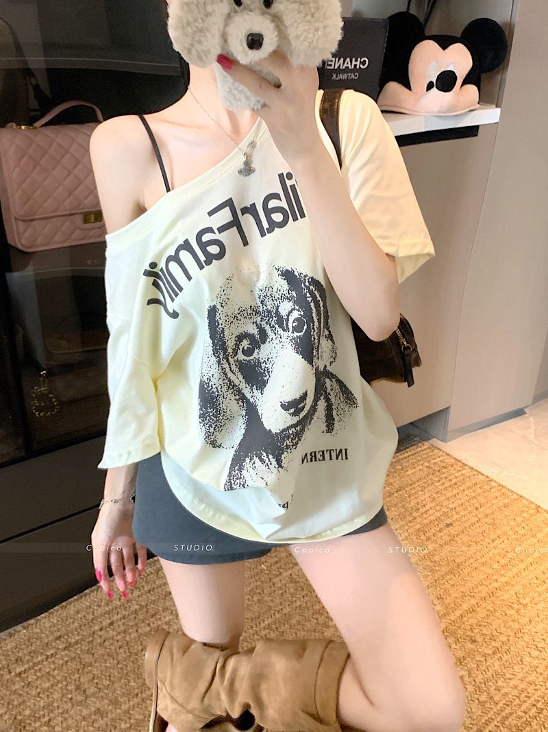 92 면 8 암모니아 Lun 아메리칸 강아지 프린트 오프숄더 반팔 티셔츠 여성 의류 여름 품격 비스듬한 어깨 루즈핏 맨위