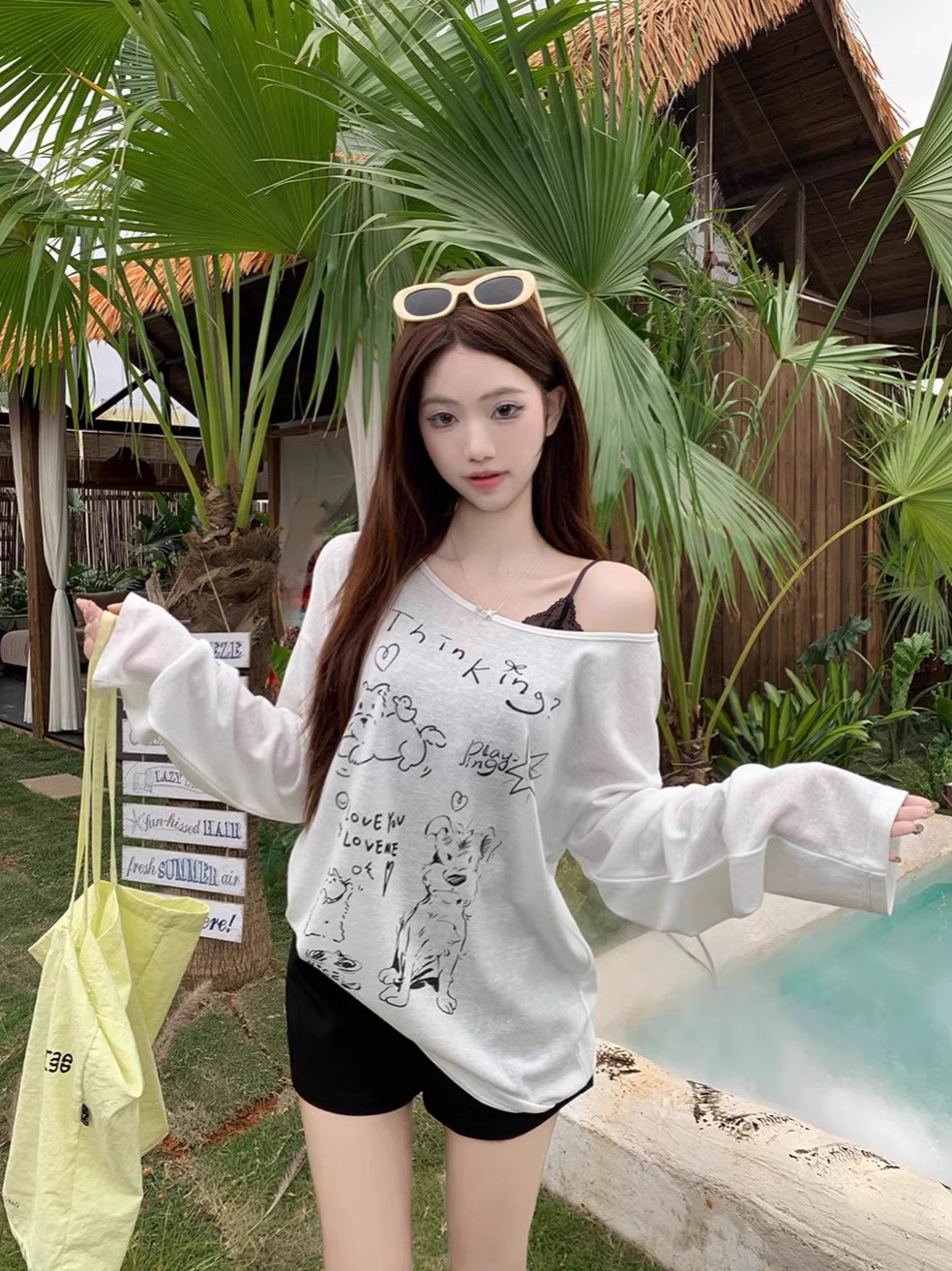 느긋한 바람 재미있는 만화 프린트 비스듬한 어깨 긴팔 티셔츠 여성 여름 캐주얼 루즈핏 얇은 스타일 오프숄더 자외선 차단 맨위