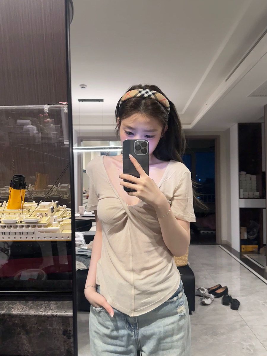원본 원단 한 부서 비틀림 V넥 반팔 티셔츠 여성 인사이드 가져 가라. 아름다운 품격 몸매 가꾸기 슬림해 보이는 디자인 센스 맨위