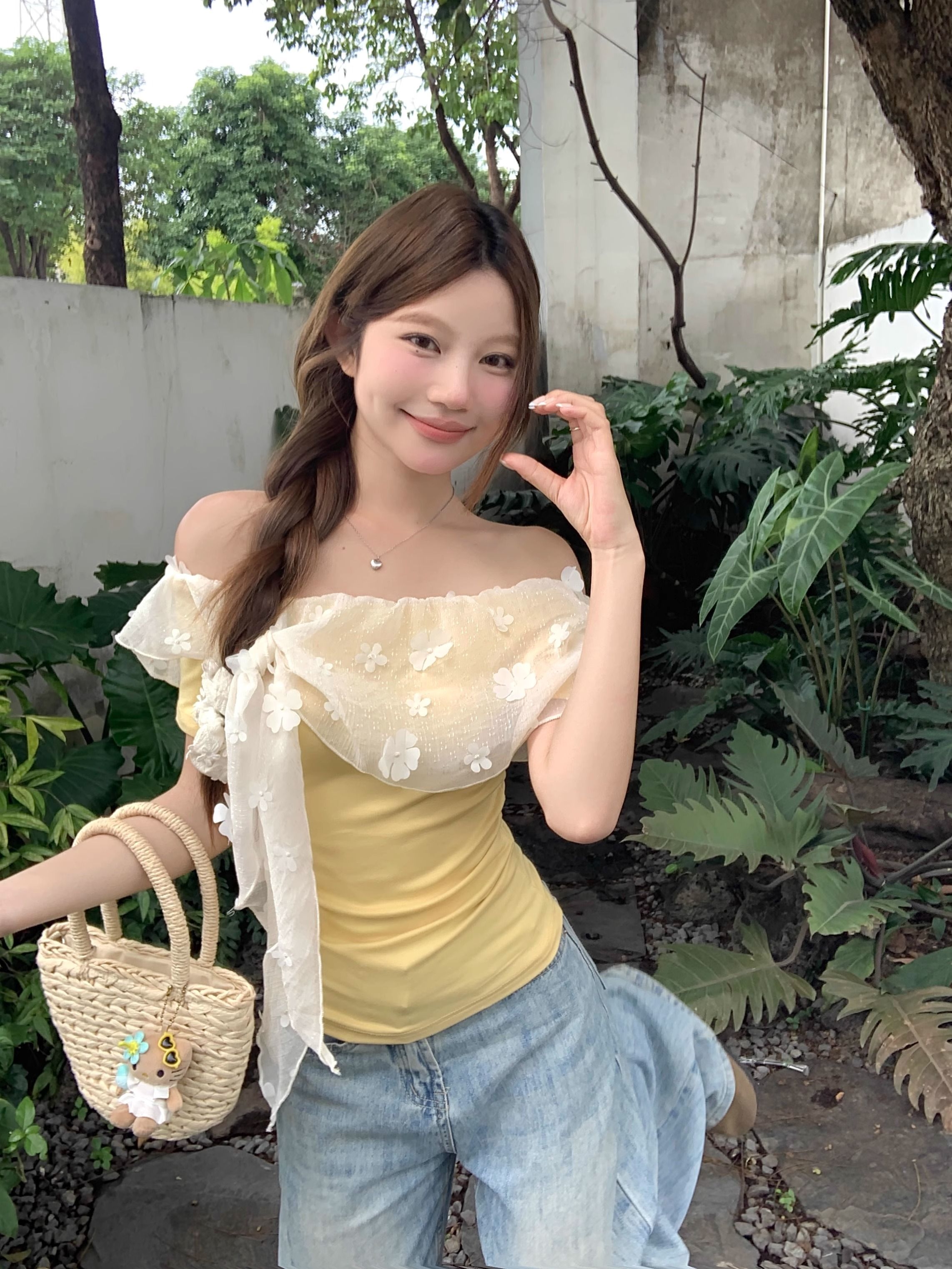 원본 사람들 면 원단 레이스 반팔 티셔츠 여성 여름 디자인 센스 쇼트 스타일 황색 오프숄더 오프숄더 맨위
