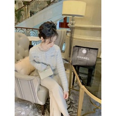 批发2026秋冬新款软糯混纺亮丝<b class='q'>针织</b><b class='q'>开衫</b>女气质减龄毛衣设计感长袖上衣
