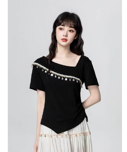 긍정적 인 어깨 비스듬한 칼라 반팔 티셔츠 여성 여름 2026 새로운 고유 한 Chic 몸매 가꾸기 쇼트 스타일 불규칙 펌프 로프 맨위