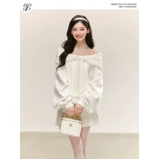 QDQD 气质设计感一字领白色上衣秋冬慵懒感卫衣拼接针织露肩长袖