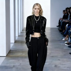 批发黑色<b class='q'>皮衣</b>外套女新款时尚翻领<b class='q'>机车</b>短款小个子修身显瘦pu夹克