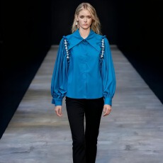 批发<b class='q'>欧美</b>风高级感衬衫女秋季灯笼袖镶钻设计感小众宽松轻奢超仙气上衣