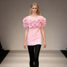 批发<b class='q'>泡泡袖</b>立体花朵<b class='q'>连衣裙</b>女欧货夏季新款圆领宽松气质上衣