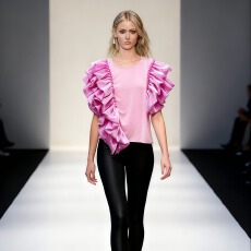 批发新款<b class='q'>欧美</b>复古气质圆领荷叶边宽松短袖衬衫女洋气不规则<b class='q'>上衣</b>潮