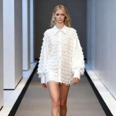 批发<b class='q'>欧美</b>洋气炸街亮片流苏网纱镂空衬衫女时髦百搭单排扣开衫轻熟<b class='q'>上衣</b>