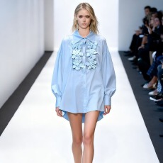 批发花朵镂空宽松高级感长袖<b class='q'>白色</b>衬衫休闲时髦洋气百搭春装慵懒风外套