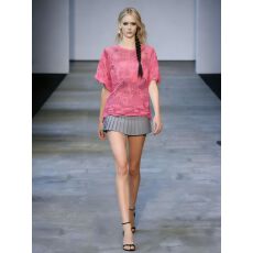 批发重工蕾丝<b class='q'>镂空</b>罩衫新款度假风减龄洋气上衣