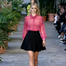 批发法式重工花朵刺绣<b class='q'>蕾丝</b>镂空设计翻领钉珠镶钻百搭修身单排扣衬衫女