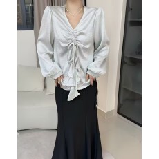 批发法式V领肌理感<b class='q'>衬衫</b>女秋季独特系带灯笼长袖宽松上衣