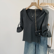 批发实拍图高级不撞衫白色V领修身中<b class='q'>袖</b><b class='q'>T</b><b class='q'>恤</b>女秋2025新款绝美五分<b class='q'>袖</b>上衣