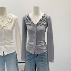 批发实拍图设计感木耳边V领磨毛开衫T恤女秋冬2025新款不撞款打底衫