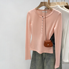 批发实拍图韩系穿搭粉色亨利领针织打底衫女秋冬2025新款独特漂亮<b class='q'>上衣</b>
