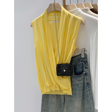 批发实拍图莱赛尔天丝黄色褶皱V领法式无袖<b class='q'>背心女</b>夏新款针织衫上衣