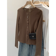 批发实拍图独特暗扣<b class='q'>开衫</b>长袖T恤女早春chic气质漂亮穿搭2026新款上衣