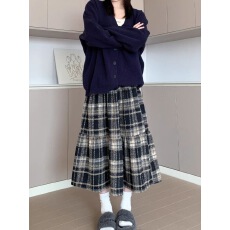 批发藏青色蛋糕<b class='q'>裙</b>秋冬高腰a字<b class='q'>伞</b><b class='q'>裙</b>显瘦日系复古中长款毛呢格子半身<b class='q'>裙</b>
