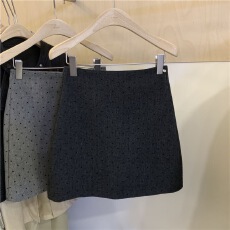 批发浅灰色圆点<b class='q'>半身裙</b>女2024秋冬新款高腰A<b class='q'>字</b>包臀<b class='q'>裙</b>防走光显瘦短<b class='q'>裙</b>子