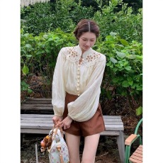 批发法式慵懒风镂空刺绣<b class='q'>灯笼袖</b><b class='q'>衬衫</b>女2025秋季新款设计感宽松显瘦上衣