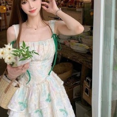 批发2024新款绿野仙踪碎花肌理感刺绣吊带A字裙度假风吊带<b class='q'>连衣裙</b>女夏