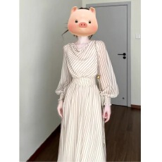 批发法式复古<b class='q'>条纹</b>荡领长袖连衣<b class='q'>裙</b>子女早秋季2026新款收腰显瘦气质长<b class='q'>裙</b>