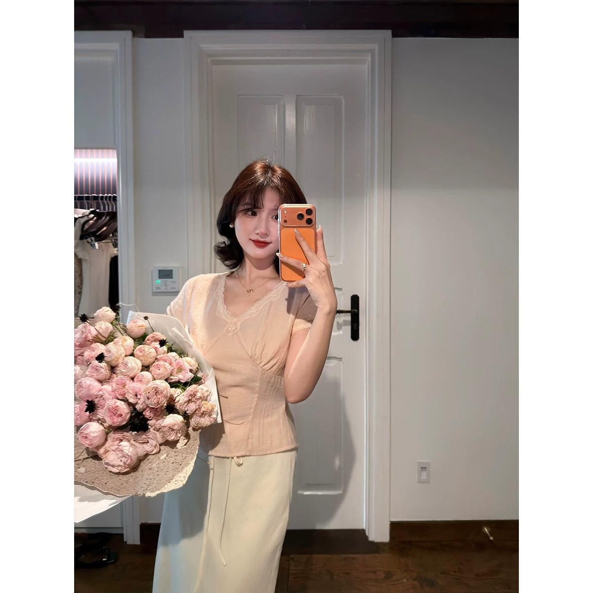 2026 프랑스식 부드러운 바람 반팔 여성 여름 레이스 레이스 레이스업 V넥 티셔츠 연령 감소 슬림해 보이는 맨위