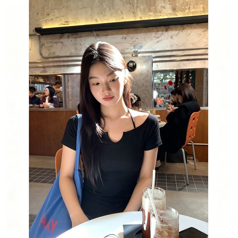 행침 목 검정색 반팔 티셔츠 여성 여름 새로운 한 부서 몸매 가꾸기 다용도 오프숄더 디자인 센스 한 단어 어깨 옷