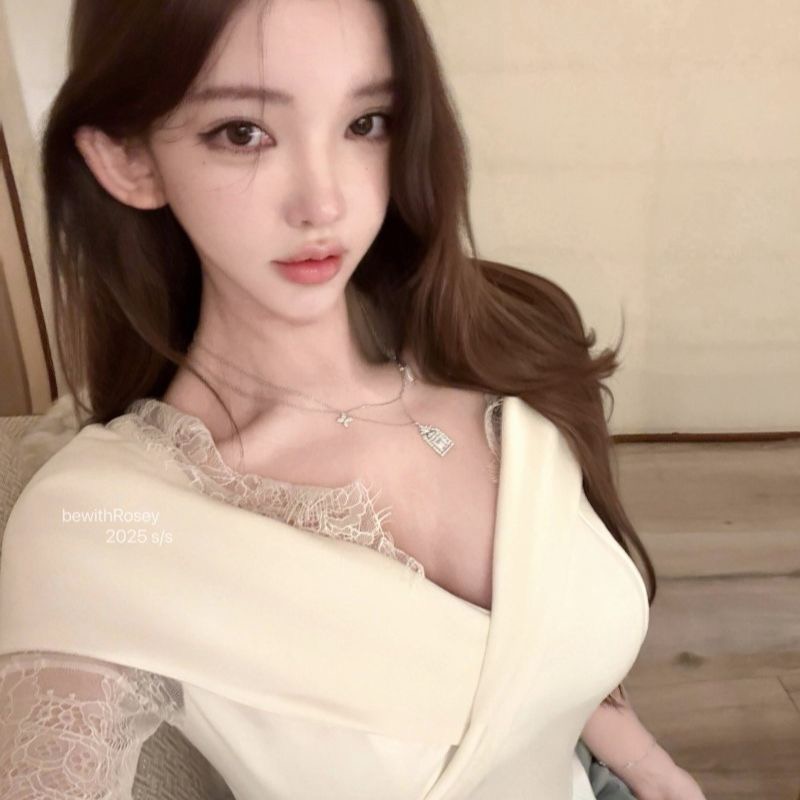 프랑스식 미니멀리즘 부드러운 바람 레이스 조각 디자인 센스 작은 대중 반팔 여름 새로운 맨위 여성