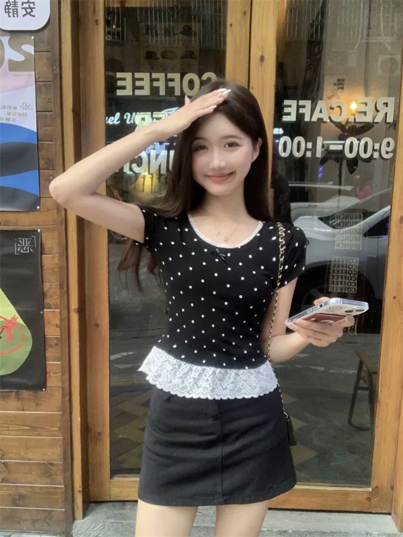 프랑스식 부드러운 도트 무늬 반팔 티셔츠 여성 여름 쇼트 스타일 디자인 센스 패치워크 레이스 나비 매듭 품격 맨위
