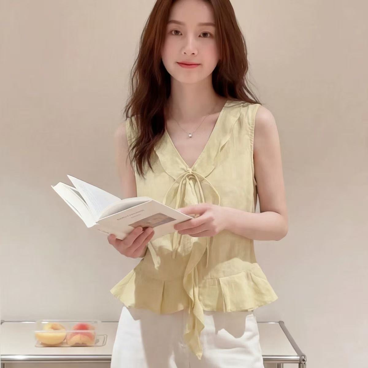 한 부서 부드러운 바람 프릴 스트랩 V넥 민소매 조끼 여성 여름 2026 패션 루즈핏 연령 감소 다용도 맨위