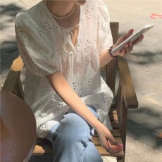 批发法式白色设计感镂空蕾丝上衣女装夏季百搭宽松短袖衬衫泡泡袖衬衣