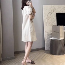 批发韩版V领单排扣<b class='q'>连衣裙女</b>2026夏季新款时尚收腰显瘦小个子中长裙子
