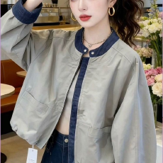 批发2026春网红新款<b class='q'>牛仔</b>拼接<b class='q'>外套女</b>韩版设计感宽松立领夹克棒球服上衣