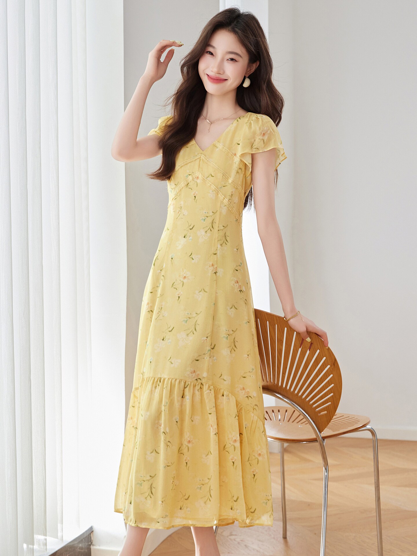 RY4892# 温柔风黄色小碎花连衣裙女2026夏新款气质v领绝美度假风修身裙子